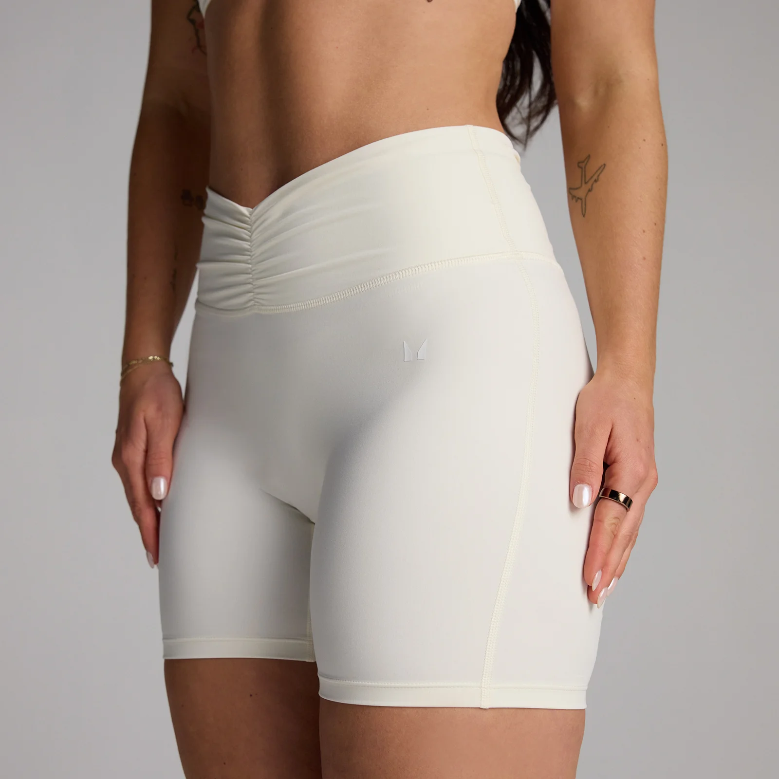 MP Women's Tempo Ruched Front Shorts - Κρεμ - S Εικόνα 1